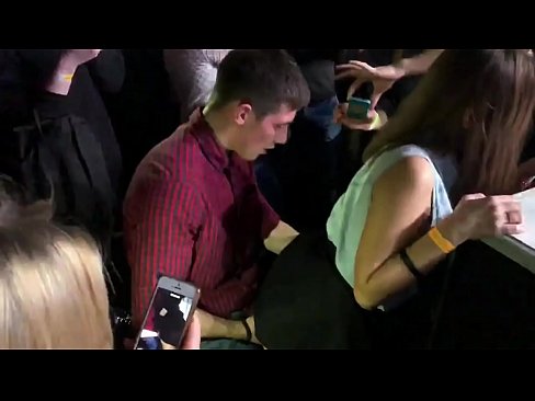 ❤️ Echte seks yn in Russyske nachtclub. 18-jierrich Russysk famke yn 'e anus en fagina neukt yn in nachtclub ❤❌ Anale fideo by porno fy.hotpornphotos.ru